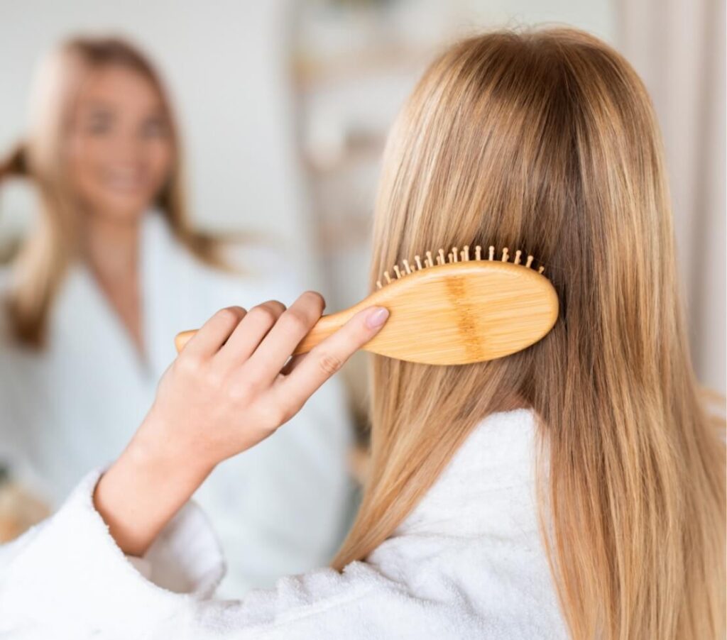 rear-view-of-lady-combing-hair-near-mirror-in-bath-2024-01-09-07-13-15-utc (1)